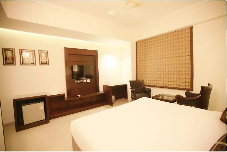 Neo Classic Hotel Chandigarh