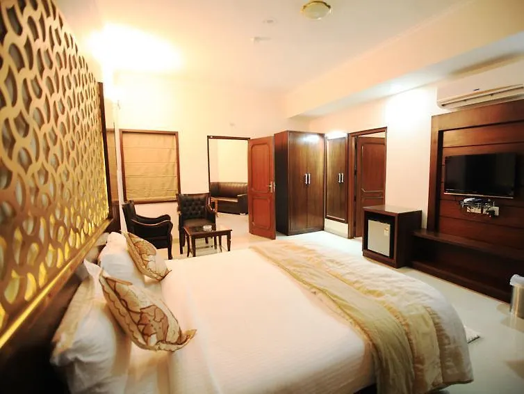 Neo Classic Hotel Chandigarh