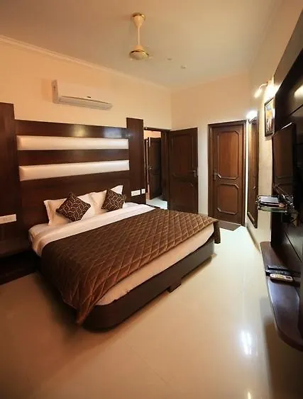 ***  Neo Classic Hotel Csandígarh India
